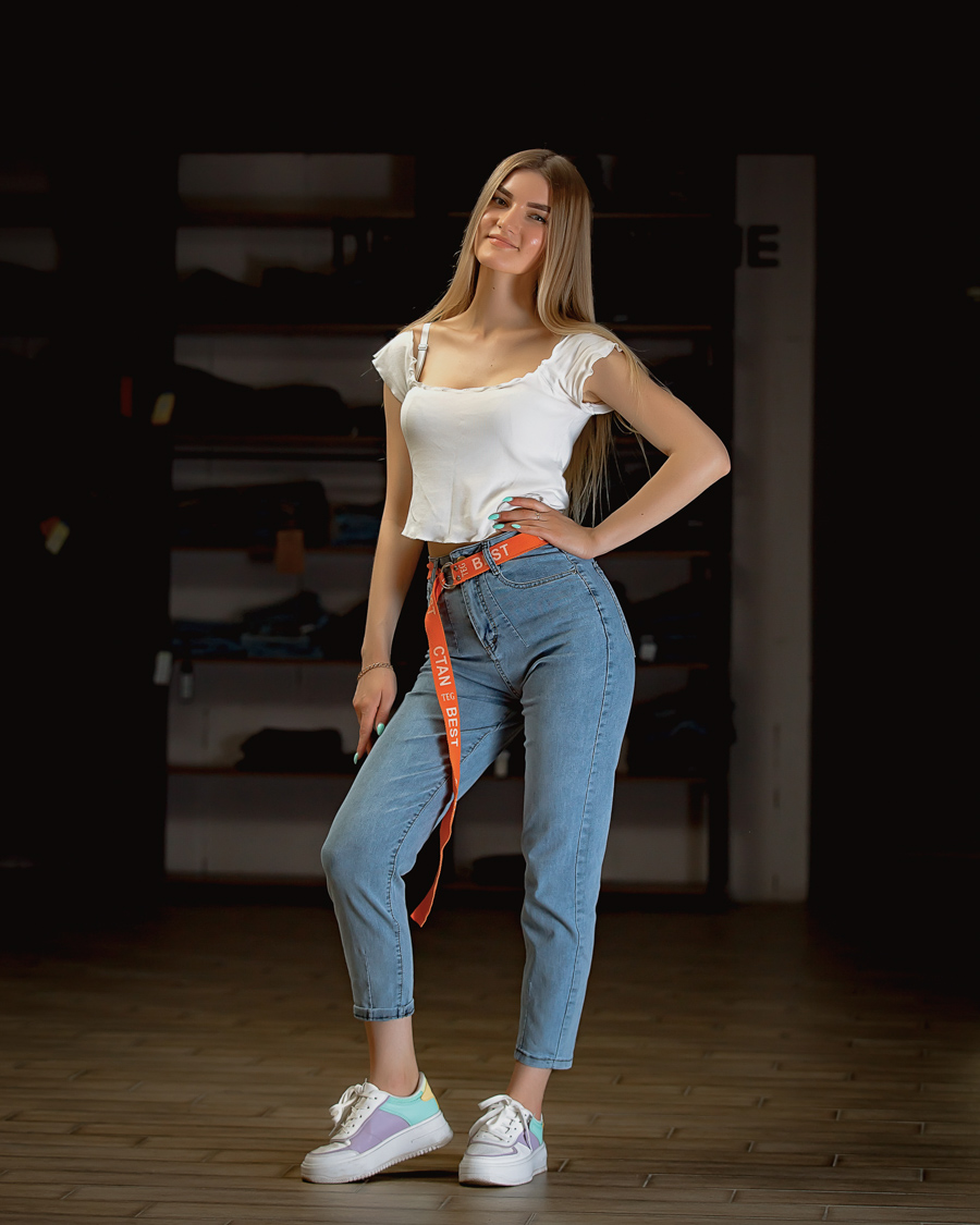 Dzhinsy Ky Mom Fit Jeansa By